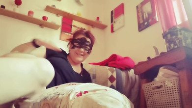 Nicoletta Embassi: Thủ dâm nóng bỏng bẩn thỉu trên đầu gối