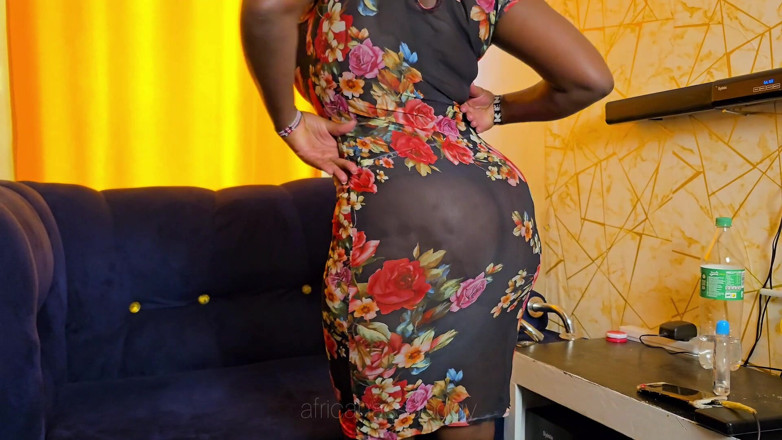 BadbunnyKE: Flower Sundress mengusik