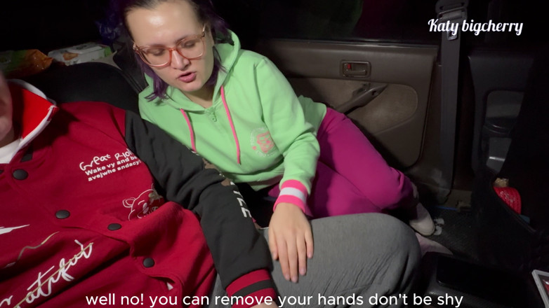 Katybigcherry: 차에서 겨울에 배다른 아들을 따뜻하게 하는 새엄마