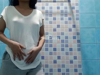 AmPussy: 可爱的青少年菲律宾女郎洗澡