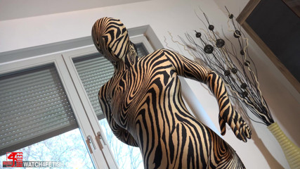 ZentaiDolls: Tv-abend in zentai
