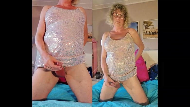 TSLillySophie: TS Lilly Sophie mengongkek pantatnya dengan dildo dan cuba pam...