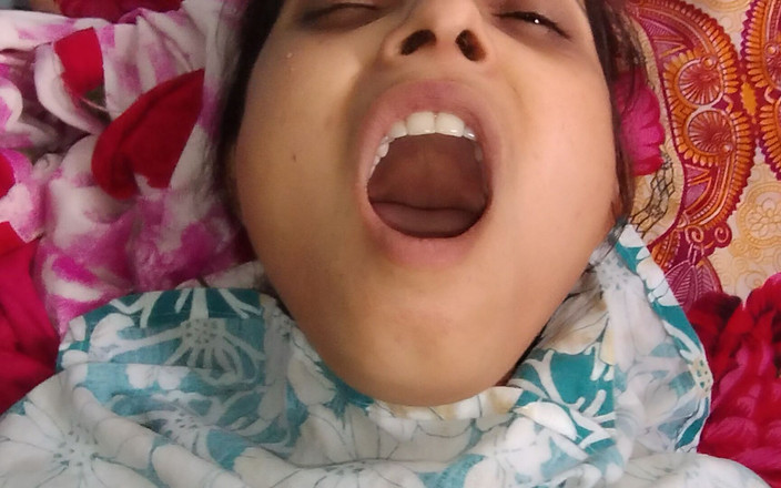 AKXpro: Je me suis déchiré ma petite chatte avec sa bite