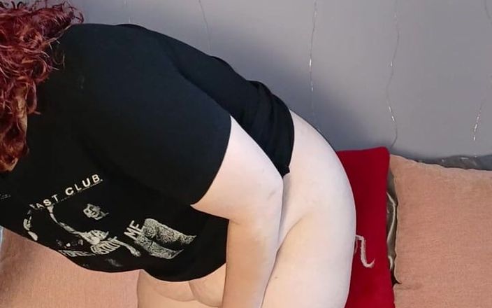 Elianna: Spectacol cu chiloți milf