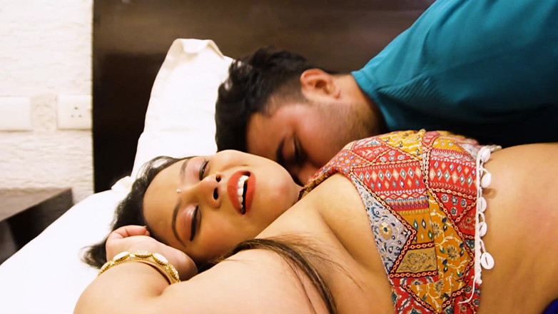 Queen star Desi: Cuckold Husband Give His Wife to Fuck by Othres Handsome...