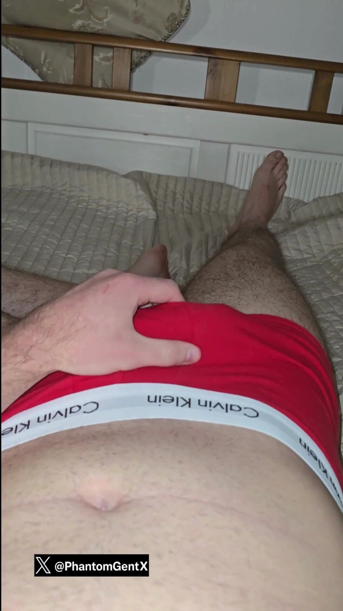 PhantomGentX: GeniegentX gay solista accarezza un grosso cazzo con chiacchiere sporche...