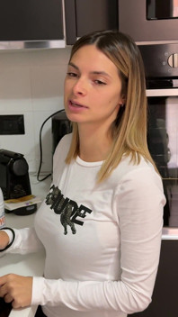 Influencer Stays on Foot After the Car Doesn't Start Anymore Luckily She Finds a Guy Who Takes Her Home and Fucks Her