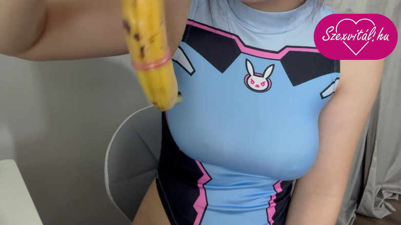 AmayaMori: La mia sorellastra mette un preservativo sulla banana, gioca con...