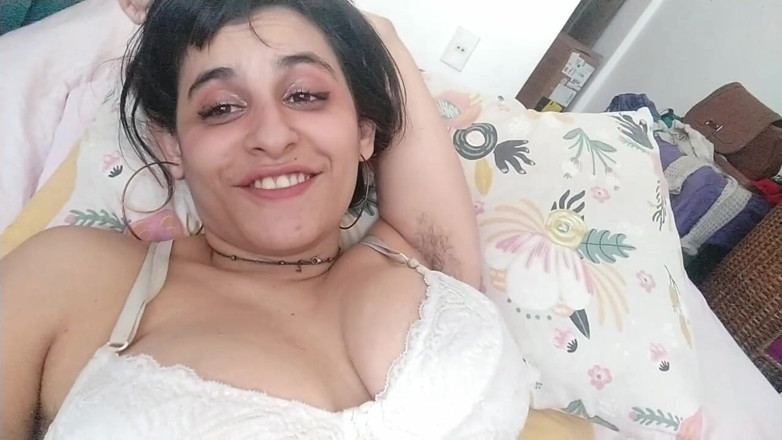 Ms Candy Bunny: Geeuwen in bed - opgewekte w / tranen