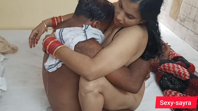 Sexy-sayra: Ev hanımı kocasının arkadaşıyla sert anal seks yapıyor