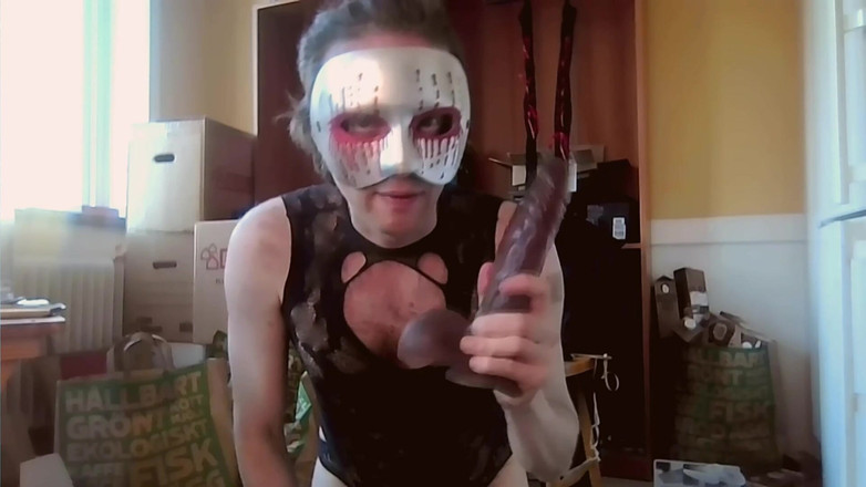 Oznob Oznofla: Sissyboy Shows His Collection of Sex Toys