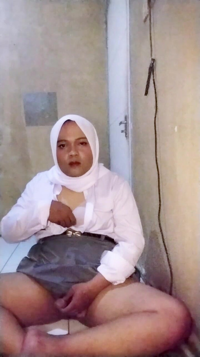 Ivvy Crossdresser: Hijab waria indossa l'uniforme delle superiori (di nuovo), soddisfa le fantasie...