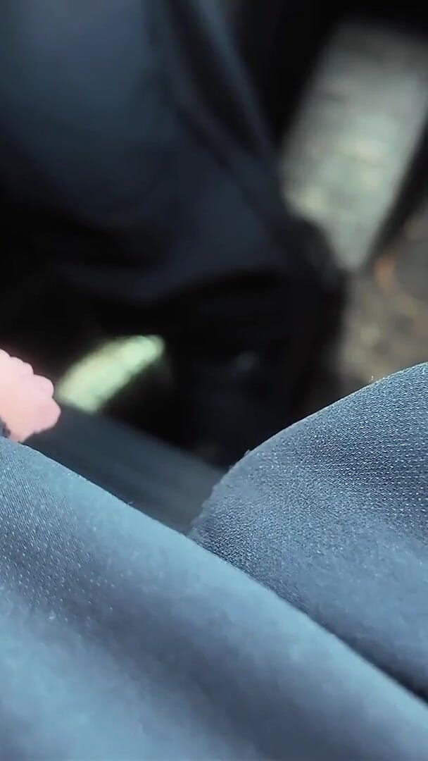Malaya_Darcie: Călărire neașteptată cu taxiul - Există o gaură în pantaloni