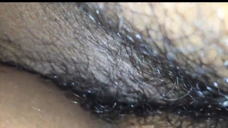 Jone: Behaarte muschi und großer pinus-porno