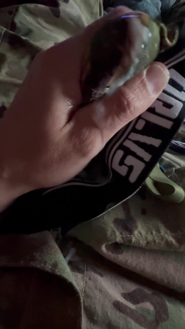 Gay Soldier Stuff: ¡Mírame meter mi polla en el frasco de vaselina del...