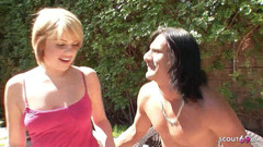 Full porn collection: Blonďatá perverzní teenagerka šuká do zadku nevlastním otcem s velkým ptákem