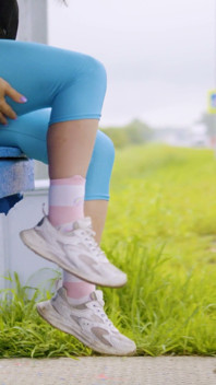 156 tanrıça Anya'nın sıkı mavi taytı: kışkırtıcı yoga pantolon göt gösterisi