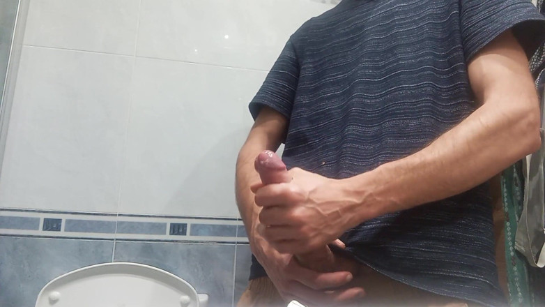 Elvissc: Tipul cu pula uriașă atât de grasă în pantaloni, el o...