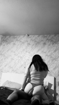 Eu fiz sexo com a colega de escritório e gozei duas vezes dentro da buceta dela sem tirar meu pau