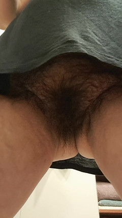 Mommy big hairy pussy: Velká chlupatá mega kundička