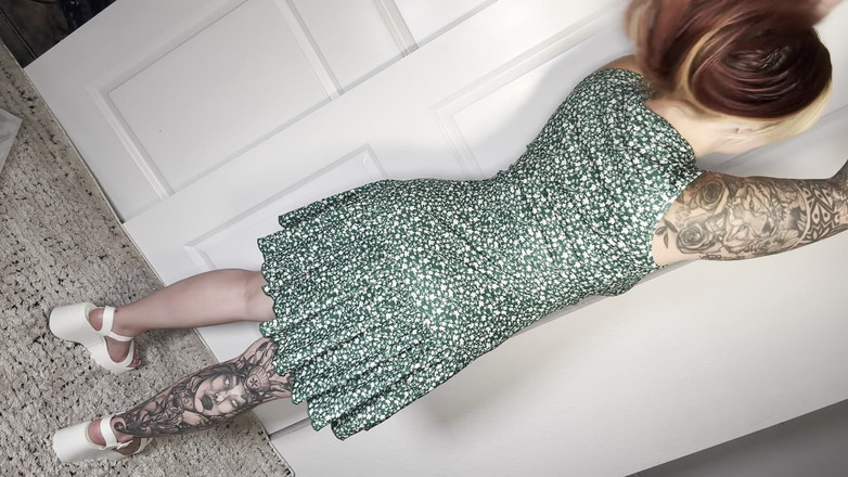 Chandler Knight: Rozbalení: zkoušení krajkových kalhotek, šatů a velkého robertku