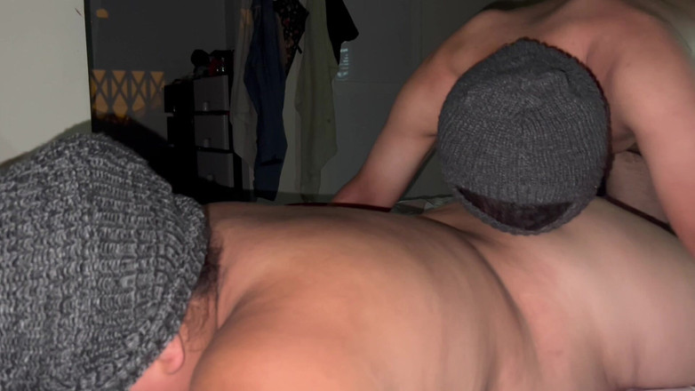 Stepmom_with_big_tits: Lízání šťavnaté kundičky mé nadržené sousedky je velmi příjemné