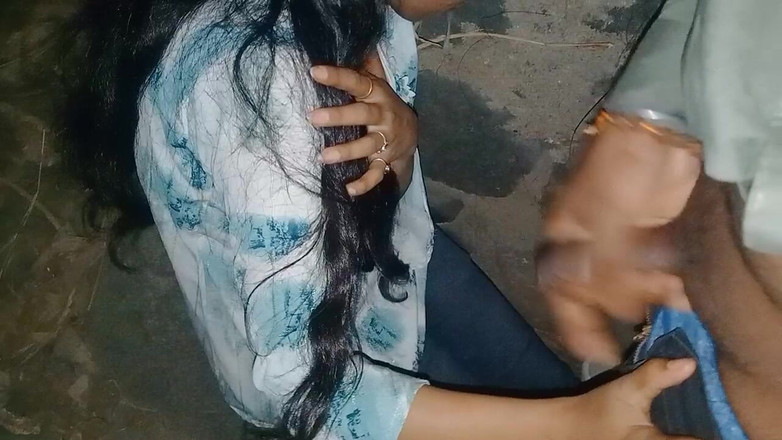 NikiRathod: Blowjob malam hari di dalam hutan di mana tidak ada...