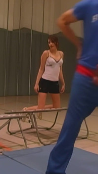 Ragazze atletiche si fanno allargare e scopare duro