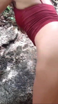 Tiramos férias no sitio, tirando vantagem do nosso fetiche de foder na floresta, ele fode minha boca e buceta gostosa