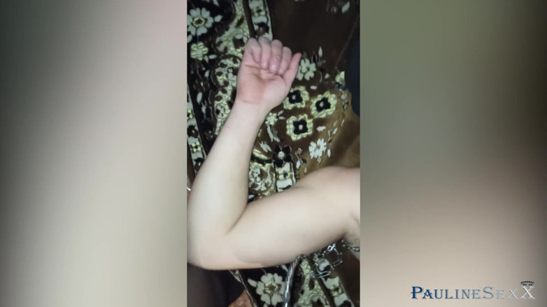 PaulineSexX: maalkin adhinasth par haavi hoti hai, uske chehre par baithti...