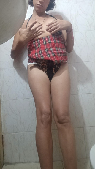 Femboy from Colombia: Acum sunt singur, dar mă distrez