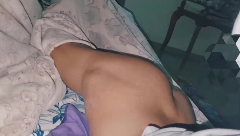 Nickey: 배다른 여동생의 팬티에 자지를 자위하고 팬티에 사정하는 겸둥이 슬림 펨보이