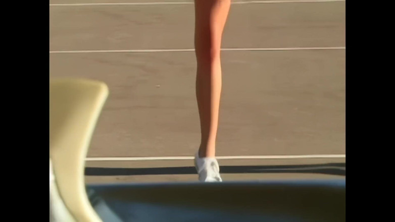 Pornobello: Venüs: tenis sonrası amcık yalamayı seviyorum