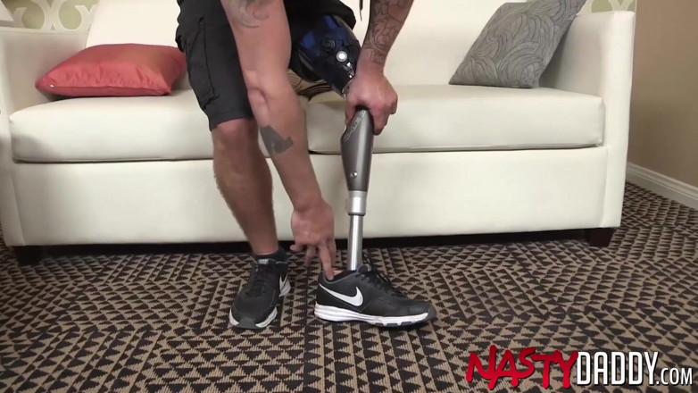 Nasty Daddy: Nastydaddy - Nicky Blue Eyes, amputée tacréée, jouit et se branle