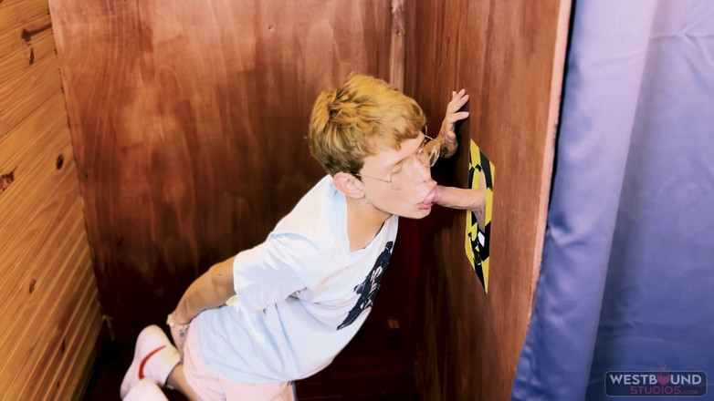 Latin Twinks: Marco Samuel uspokojuje svou touhu po orálním sexu o intenzivní...