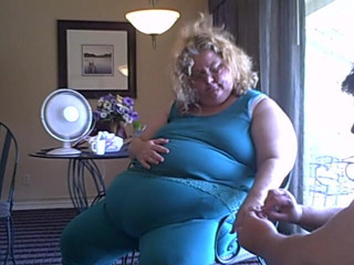 BBW nurse Vicki adventures with friends: Nechávám si vyčistit nehty, podala mi moje bbw kamarádka