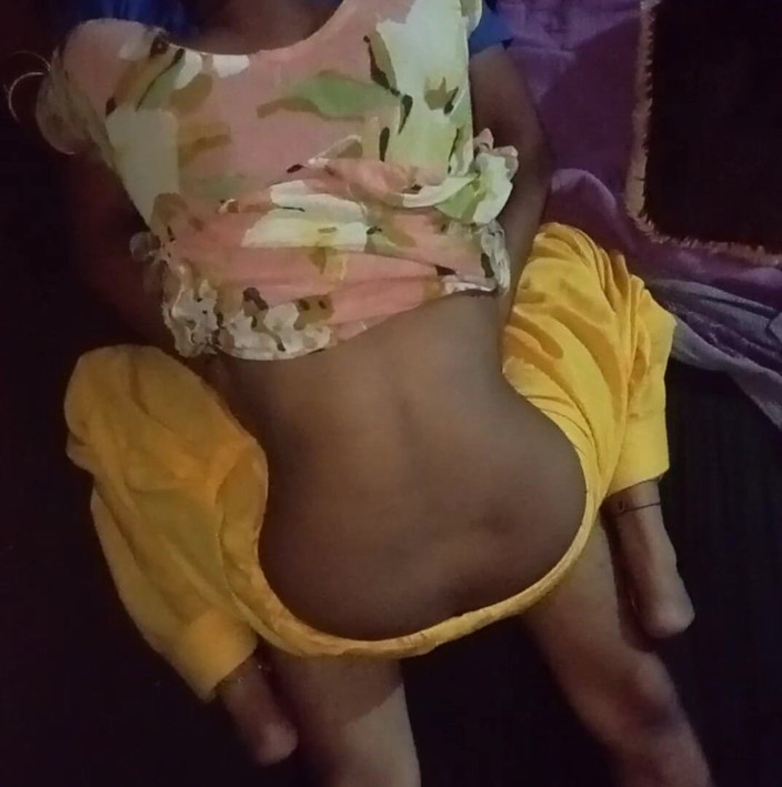 Busyboym: Dívka kamarádka na domácí noci venku s přítelem