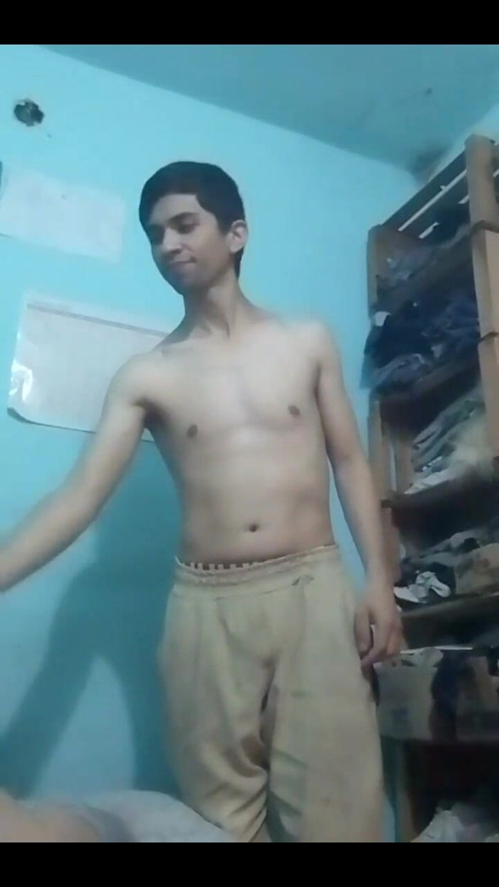 Fitcure1: Aku lagi asik ngentot toketnya di webcam dan ngentot gaya...