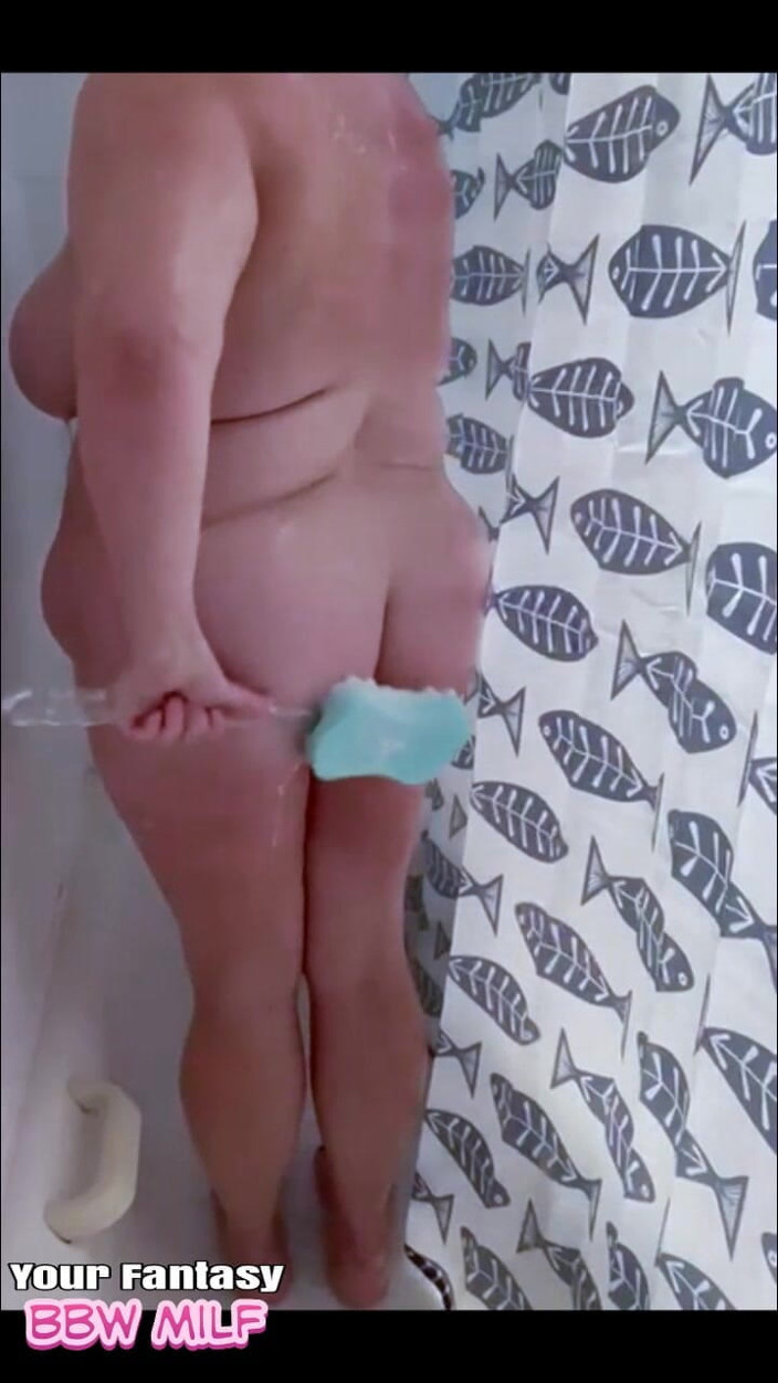 BBW_Wife: Tajná kamera zachytí bbw macechu masturbující její chlupatou kundičku ve...