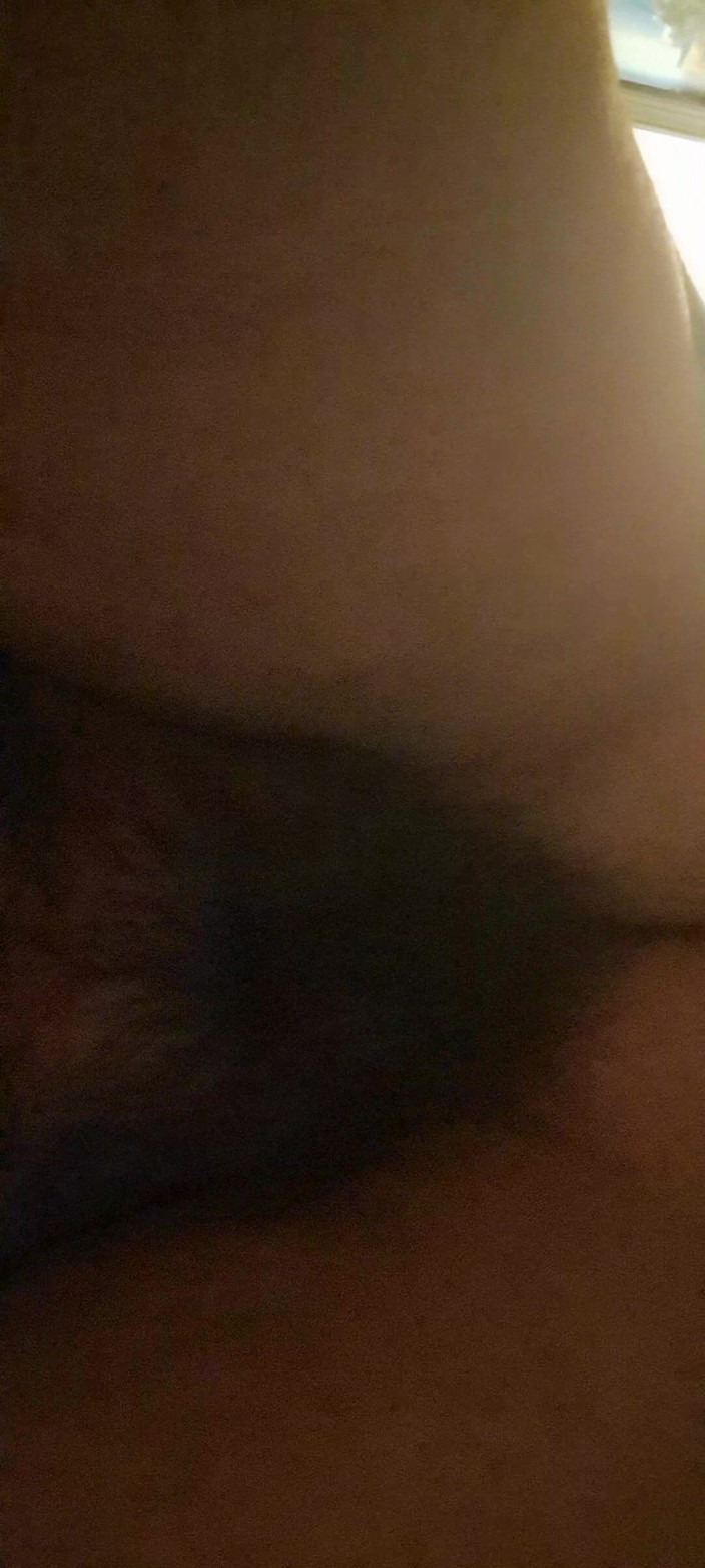 Mommy big hairy pussy: Mẹ kế cho thấy cặp mông của cô ấy khít khao...