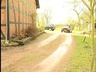 Lucky Cooch: Dos chicas hablando