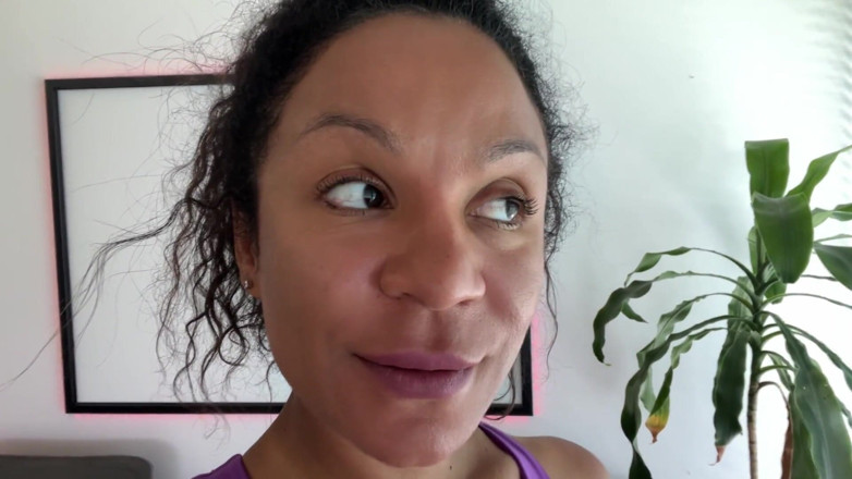 Miss Fluo: Joi dengan pepek berbulu dari MILF femdom