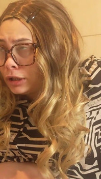 Riesin stiefschwester schluckt ihn, der trank zieht sich ab