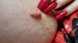 Cachonda grandota juega con tetas y pezón de 36jj