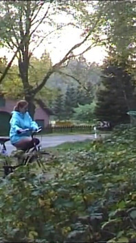 Une bombasse à gros nichons essaye le BDSM
