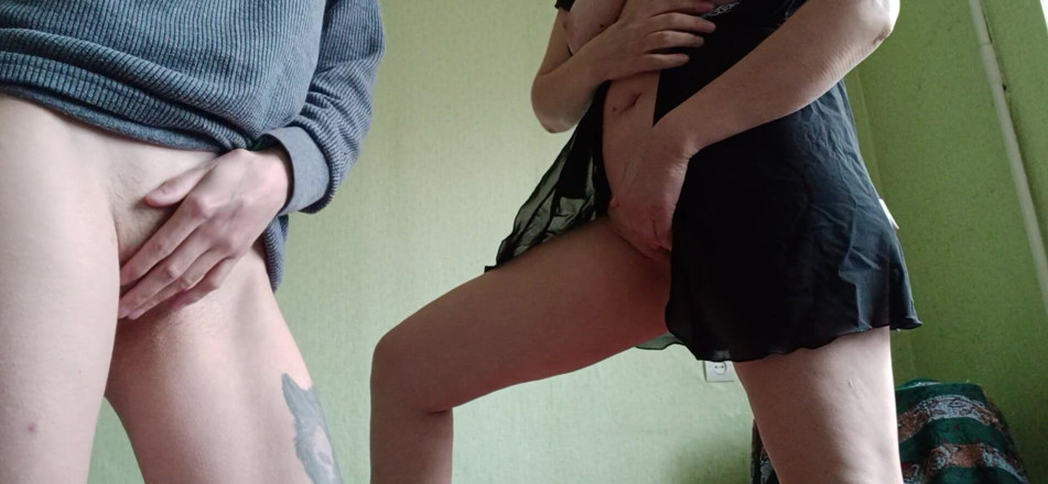Lesbian-candys: Saya melancap dengan ibu tiri saya apabila tiada sesiapa di...