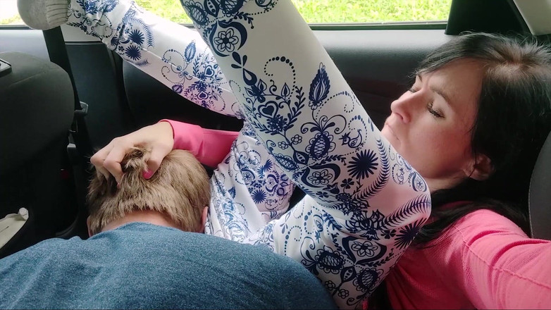 MrPussyLicking: 車を止めて、俺のアソコを舐めろ!!後部座席を舐めたり叩いたり - ミルプッシリック