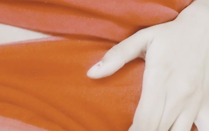 Hot jiya: Osamělá dívka vytáhla prst, aby uhasila oheň