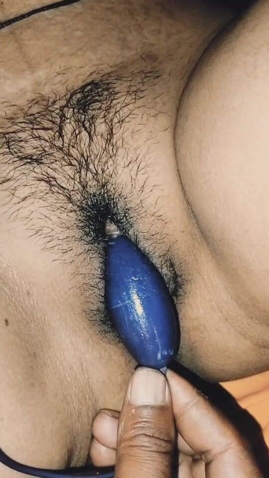 Monika videos: Village desi, une belle demi-sœur indienne porte une sharee