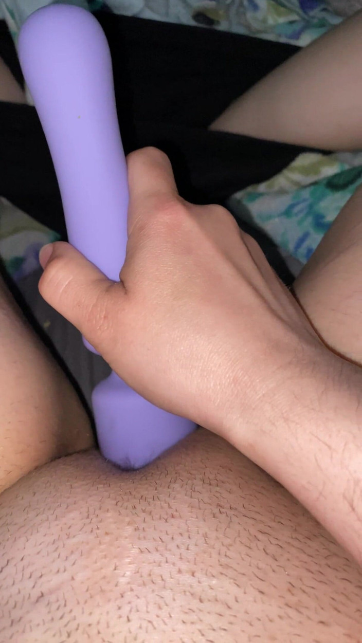 Abby Kiss: Guardami mentre mi faccio un orgasmo duro provando il mio...